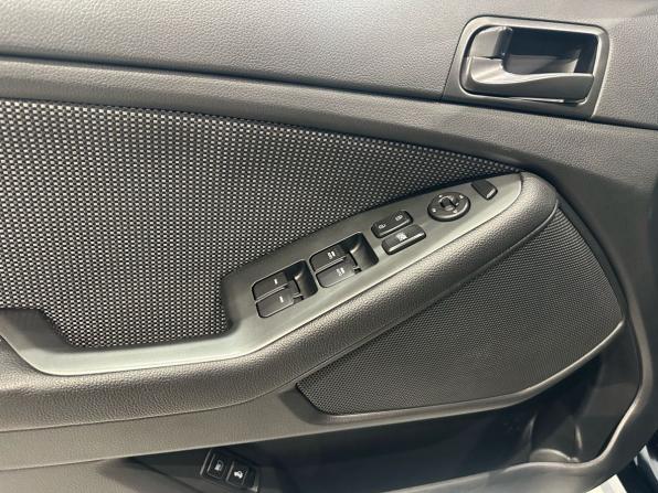 Kia Optima III Рестайлинг с пробегом 2015 года, цена 1 288 000 рублей, 157719 км, седан, Автокод Объявления