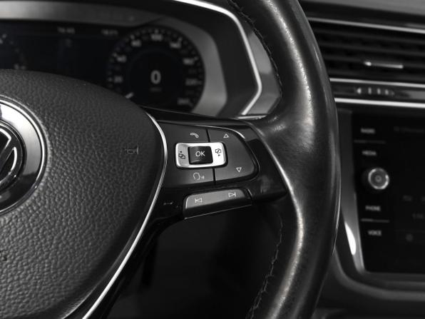 Volkswagen Tiguan II с пробегом 2018 года, цена 2 295 000 рублей, 262251 км, внедорожник, Автокод Объявления
