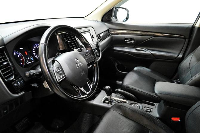 Mitsubishi Outlander III Рестайлинг 2 с пробегом 2015 года, цена 1 799 000 рублей, 116000 км, внедорожник, Автокод Объявления