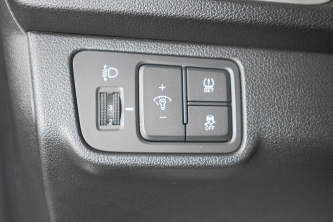 Hyundai Solaris II с пробегом 2017 года, цена 999 000 рублей, 218300 км, седан, Автокод Объявления