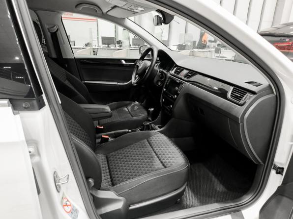 Skoda Rapid I Рестайлинг с пробегом 2017 года, цена 1 120 000 рублей, 90000 км, лифтбек, Автокод Объявления