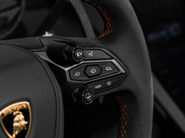 Lamborghini Revuelto с пробегом 2025 года, цена 84 000 000 рублей, 605 км, купе, Автокод Объявления