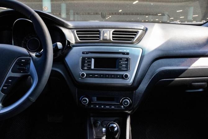 Kia Rio III Рестайлинг с пробегом 2016 года, цена 1 180 000 рублей, 141301 км, седан, Автокод Объявления