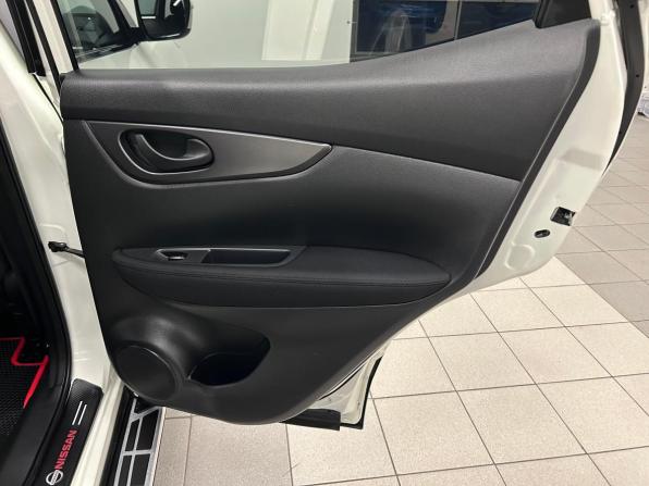 Nissan Qashqai II с пробегом 2015 года, цена 1 629 000 рублей, 90598 км, внедорожник, Автокод Объявления