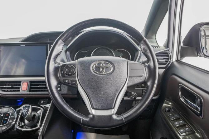 Toyota Esquire I с пробегом 2015 года, цена 2 159 000 рублей, 104000 км, минивэн, Автокод Объявления