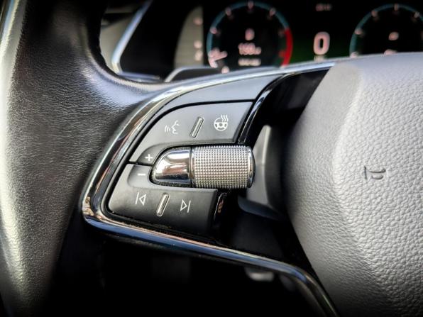Skoda Octavia IV (A8) с пробегом 2021 года, цена 2 400 000 рублей, 75851 км, лифтбек, Автокод Объявления