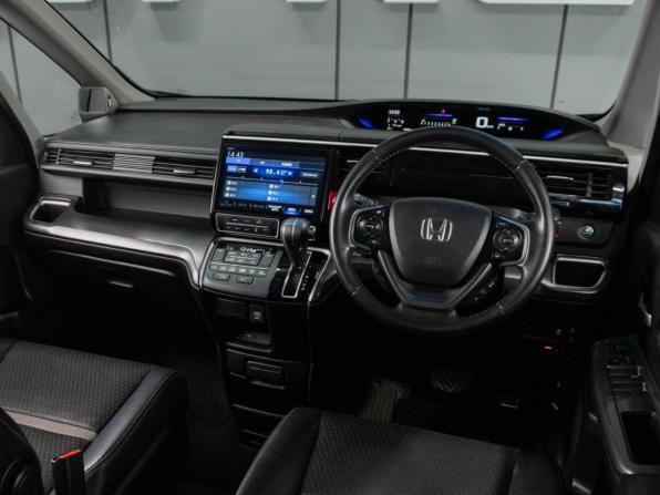 Honda Stepwgn V Рестайлинг с пробегом 2018 года, цена 2 100 000 рублей, 133691 км, минивэн, Автокод Объявления