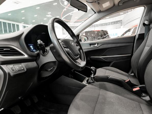 Hyundai Solaris II с пробегом 2017 года, цена 1 050 000 рублей, 101415 км, седан, Автокод Объявления