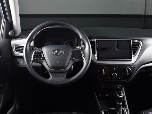 Hyundai Solaris II Рестайлинг с пробегом 2021 года, цена 1 694 995 рублей, 57534 км, седан, Автокод Объявления