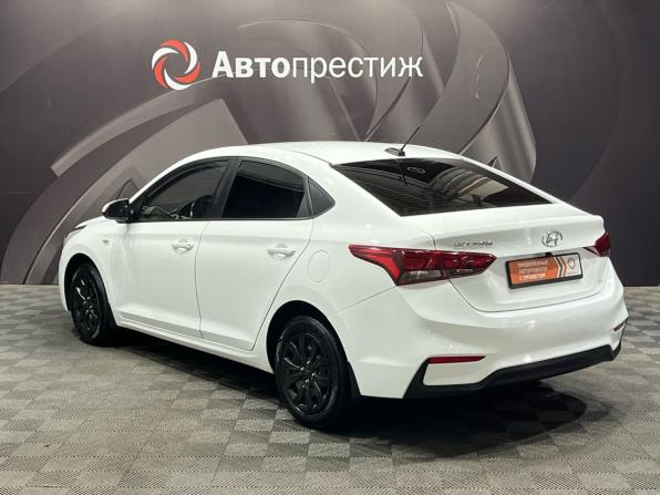 Hyundai Solaris II с пробегом 2017 года, цена 1 140 000 рублей, 148000 км, седан, Автокод Объявления