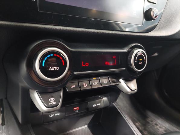 Kia Rio IV Рестайлинг с пробегом 2021 года, цена 1 930 000 рублей, 49500 км, хэтчбек, Автокод Объявления