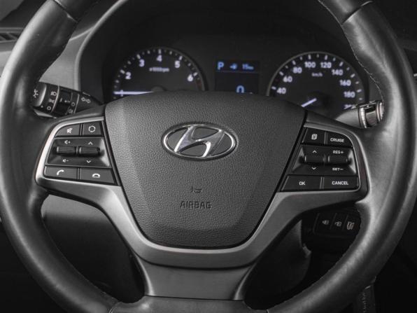 Hyundai Solaris II с пробегом 2017 года, цена 1 219 000 рублей, 189473 км, седан, Автокод Объявления