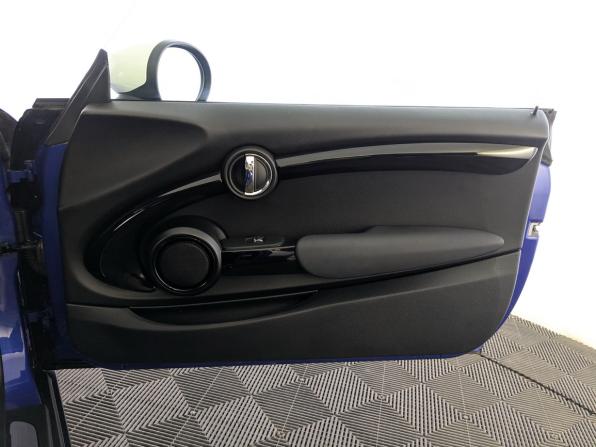 Mini Hatch III (F55/F56) Рестайлинг с пробегом 2021 года, цена 2 350 000 рублей, 54969 км, хэтчбек, Автокод Объявления