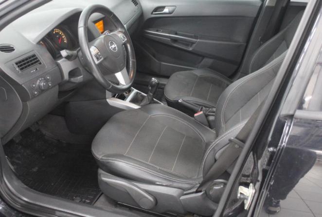 Opel Astra H Рестайлинг с пробегом 2010 года, цена 635 000 рублей, 273871 км, седан, Автокод Объявления