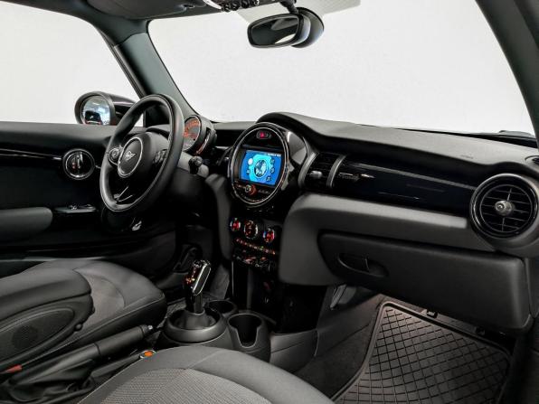 Mini Hatch III (F55/F56) Рестайлинг с пробегом 2021 года, цена 2 990 000 рублей, 11637 км, хэтчбек, Автокод Объявления