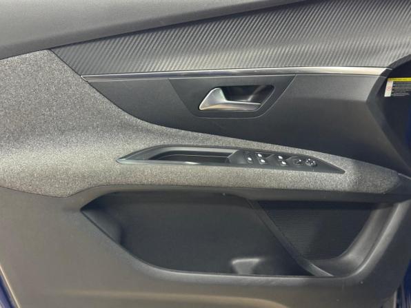 Peugeot 3008 II с пробегом 2020 года, цена 1 800 000 рублей, 130638 км, внедорожник, Автокод Объявления