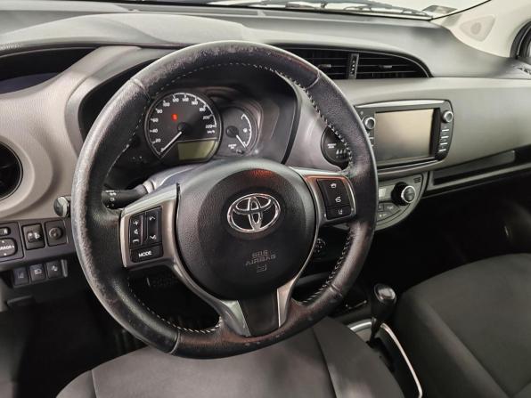 Toyota Yaris III Рестайлинг 2 с пробегом 2017 года, цена 1 295 000 рублей, 160073 км, хэтчбек, Автокод Объявления
