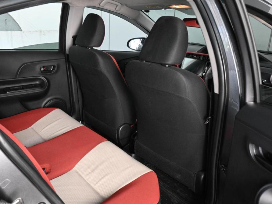 Toyota Aqua I Рестайлинг Ростов-на-Дону  - изображение 11