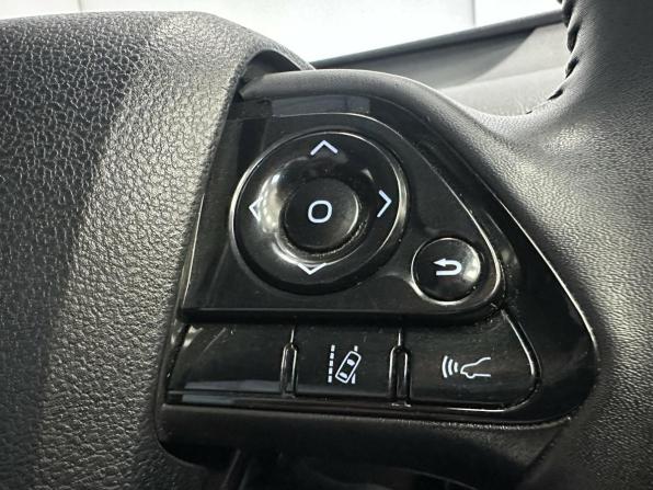Toyota Prius IV (XW50) с пробегом 2019 года, цена 2 150 000 рублей, 76115 км, лифтбек, Автокод Объявления