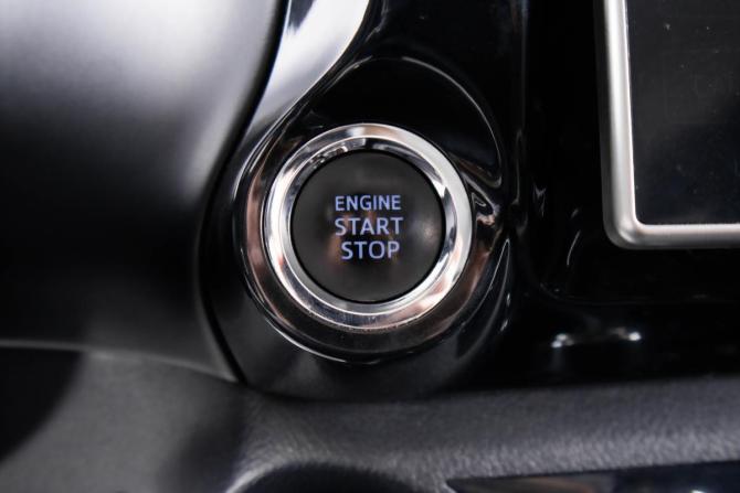 Toyota Hilux VIII с пробегом 2016 года, цена 3 299 000 рублей, 220145 км, offers.body_type.unknown, Автокод Объявления