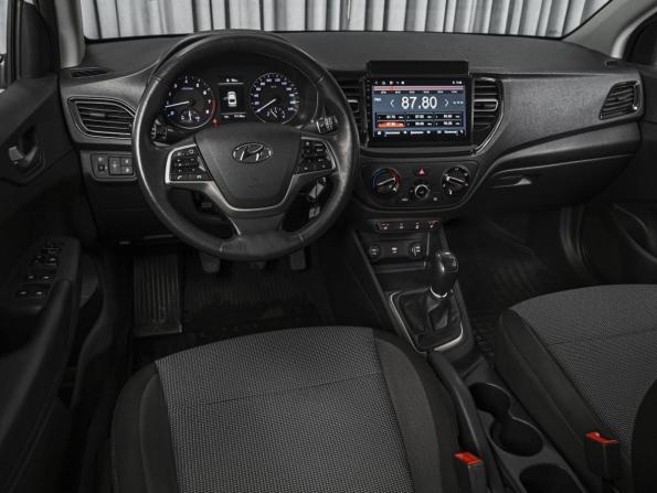 Hyundai Solaris II Рестайлинг с пробегом 2021 года, цена 1 630 000 рублей, 71110 км, седан, Автокод Объявления