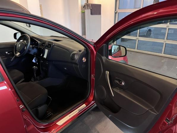 Renault Sandero II с пробегом 2017 года, цена 1 300 000 рублей, 58055 км, хэтчбек, Автокод Объявления