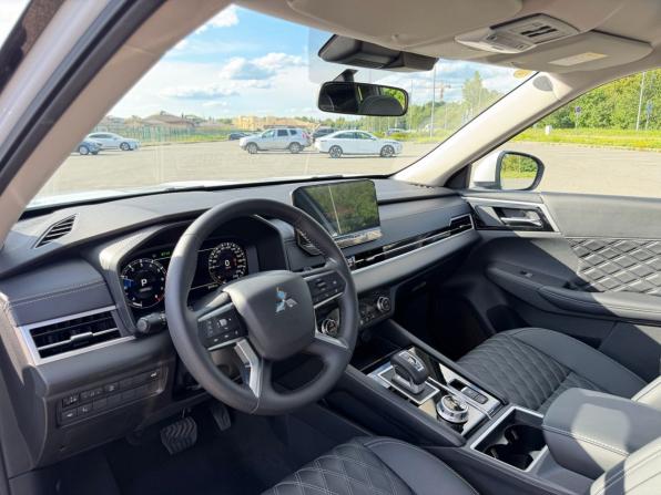 Mitsubishi Outlander IV с пробегом 2023 года, цена 3 810 000 рублей, 30 км, внедорожник, Автокод Объявления