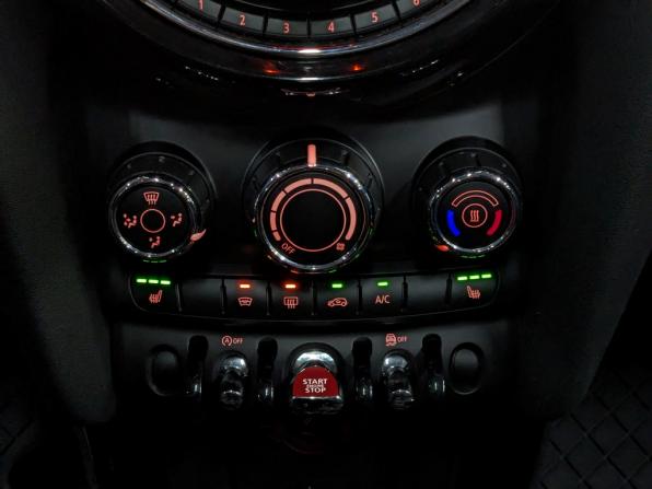 Mini Hatch III (F55/F56) Рестайлинг с пробегом 2019 года, цена 1 950 000 рублей, 42925 км, хэтчбек, Автокод Объявления