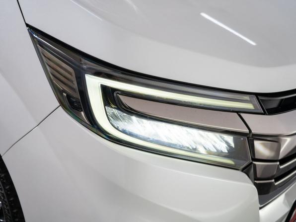 Honda Stepwgn V Рестайлинг с пробегом 2018 года, цена 2 290 000 рублей, 71529 км, минивэн, Автокод Объявления