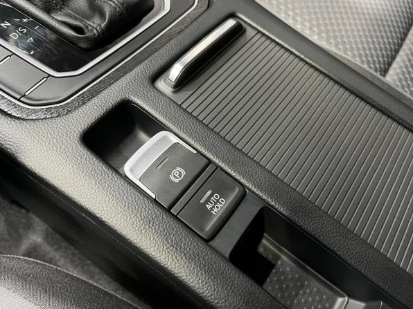 Volkswagen Passat B8 Рестайлинг с пробегом 2021 года, цена 2 330 000 рублей, 68925 км, седан, Автокод Объявления