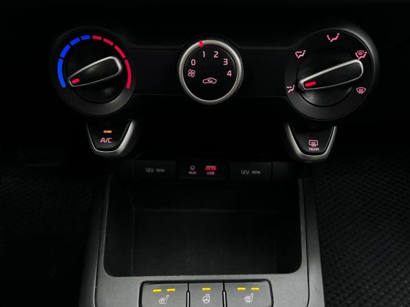 Kia Rio IV с пробегом 2018 года, цена 1 350 000 рублей, 139871 км, седан, Автокод Объявления