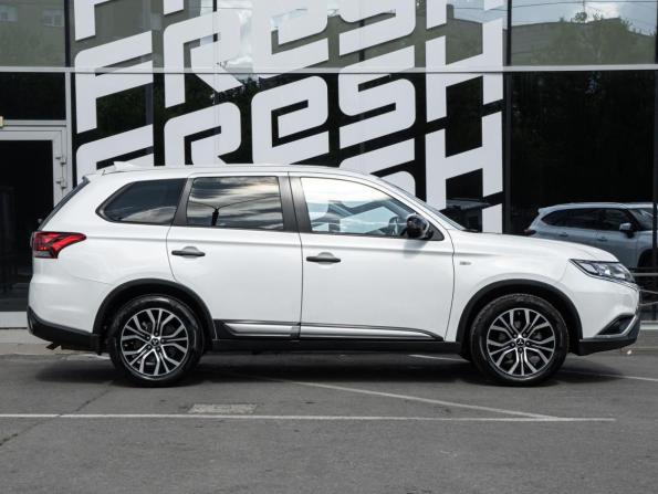 Mitsubishi Outlander III Рестайлинг 3 с пробегом 2019 года, цена 2 048 000 рублей, 124376 км, внедорожник, Автокод Объявления