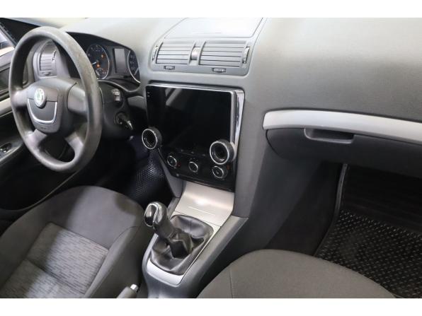 Skoda Octavia II (A5) Рестайлинг с пробегом 2013 года, цена 557 900 рублей, 217000 км, лифтбек, Автокод Объявления