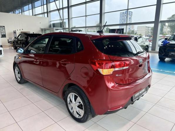 Kia Rio III Рестайлинг с пробегом 2017 года, цена 895 000 рублей, 90293 км, хэтчбек, Автокод Объявления