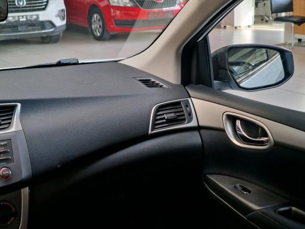 Nissan Tiida II с пробегом 2015 года, цена 950 000 рублей, 139710 км, хэтчбек, Автокод Объявления
