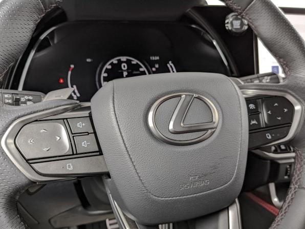 Lexus RX V с пробегом 2023 года, цена 8 025 000 рублей, 37434 км, внедорожник, Автокод Объявления