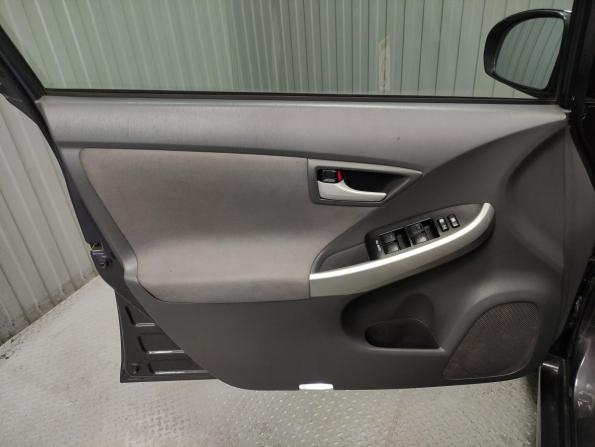 Toyota Prius III Рестайлинг (XW30) с пробегом 2011 года, цена 1 015 000 рублей, 187373 км, лифтбек, Автокод Объявления