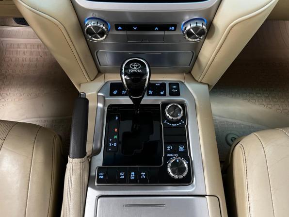 Toyota Land Cruiser 200 Series Рестайлинг 2 с пробегом 2016 года, цена 4 800 000 рублей, 235278 км, внедорожник, Автокод Объявления