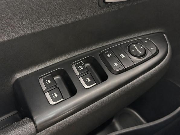 Kia Rio IV Рестайлинг с пробегом 2021 года, цена 1 529 000 рублей, 137000 км, хэтчбек, Автокод Объявления