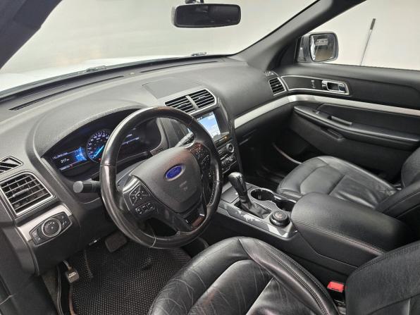Ford Explorer V Рестайлинг с пробегом 2017 года, цена 2 035 000 рублей, 268384 км, внедорожник, Автокод Объявления