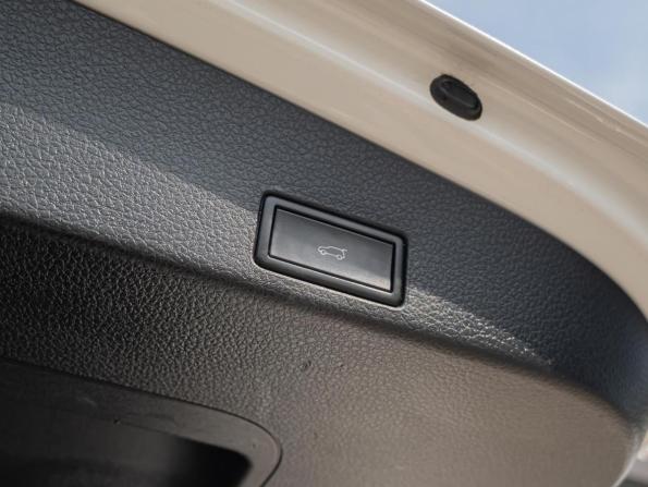 Volkswagen Touareg II Рестайлинг с пробегом 2015 года, цена 3 150 000 рублей, 235851 км, внедорожник, Автокод Объявления