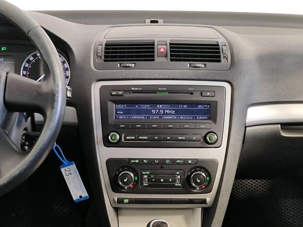 Skoda Octavia II (A5) Рестайлинг с пробегом 2013 года, цена 679 000 рублей, 231640 км, лифтбек, Автокод Объявления