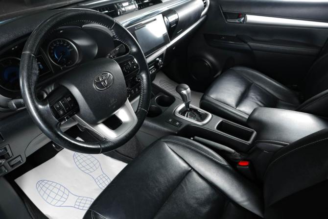 Toyota Hilux VIII с пробегом 2018 года, цена 2 749 000 рублей, 372000 км, offers.body_type.unknown, Автокод Объявления