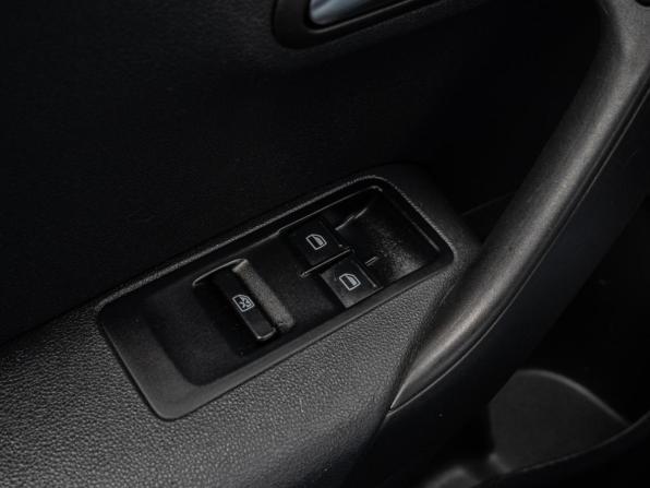 Volkswagen Polo V Рестайлинг с пробегом 2017 года, цена 900 000 рублей, 143036 км, седан, Автокод Объявления