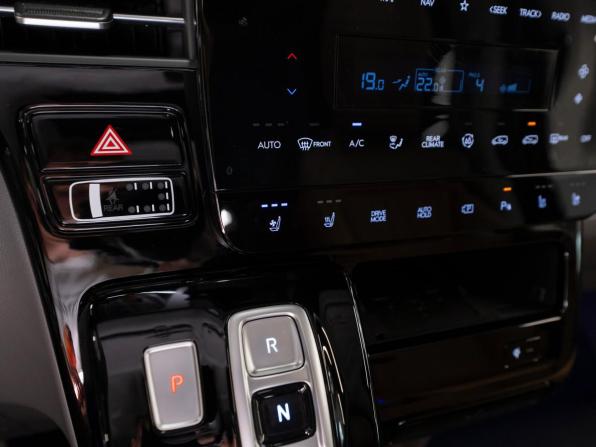 Hyundai Staria I с пробегом 2024 года, цена 6 200 000 рублей, 35945 км, минивэн, Автокод Объявления