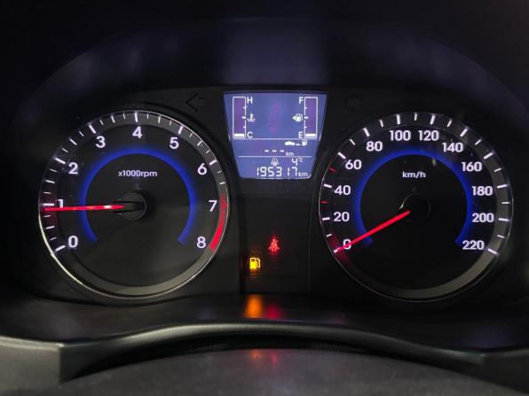 Hyundai Solaris I Рестайлинг с пробегом 2015 года, цена 930 000 рублей, 195314 км, седан, Автокод Объявления