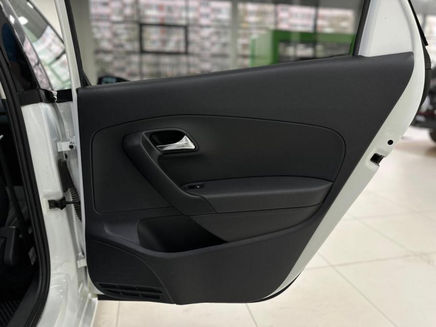 Volkswagen Polo V Рестайлинг Санкт-Петербург  - изображение 32