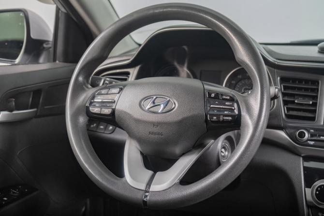 Hyundai Elantra VI (AD) Рестайлинг с пробегом 2018 года, цена 999 000 рублей, 152000 км, седан, Автокод Объявления