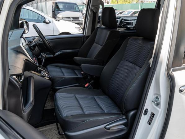 Toyota Voxy III (R80) с пробегом 2017 года, цена 2 180 000 рублей, 113405 км, минивэн, Автокод Объявления