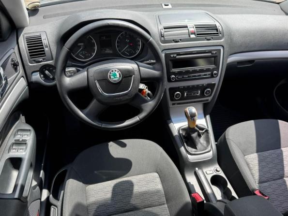 Skoda Octavia II (A5) Рестайлинг с пробегом 2012 года, цена 919 000 рублей, 189562 км, лифтбек, Автокод Объявления
